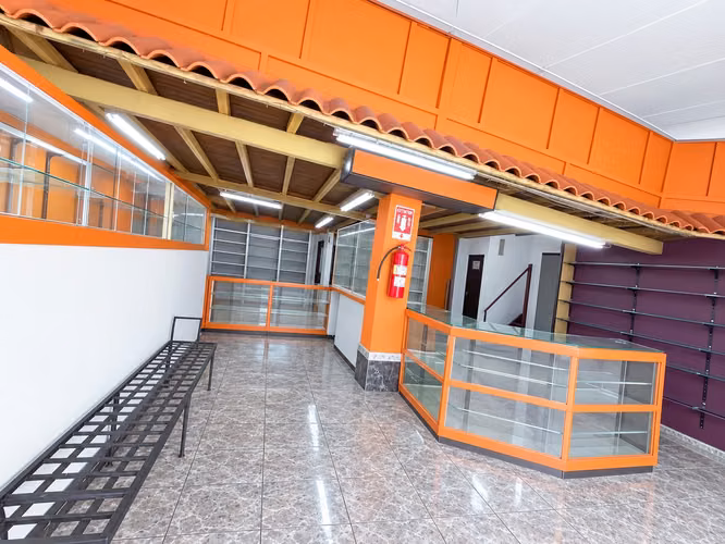 Venta de Local + Apartamentos en Tibas Centro 223.000.000 - Imagen 4