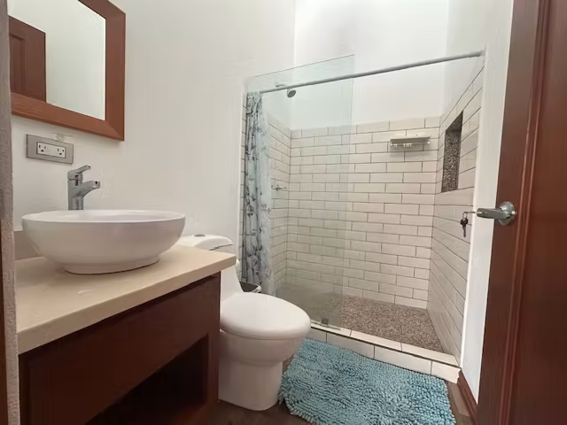 Moderna Casa con Ubicación Excepcional en Santa Ana 
