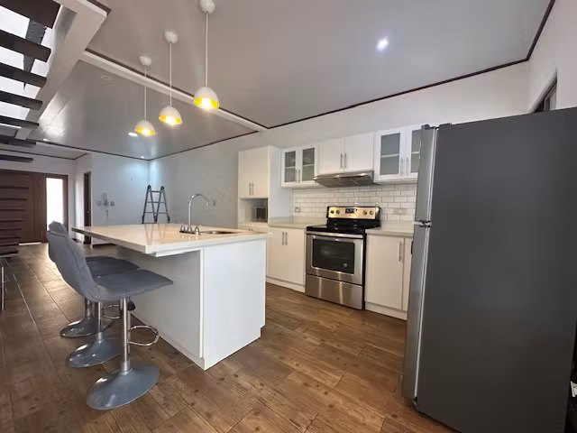 Moderna Casa con Ubicación Excepcional en Santa Ana 