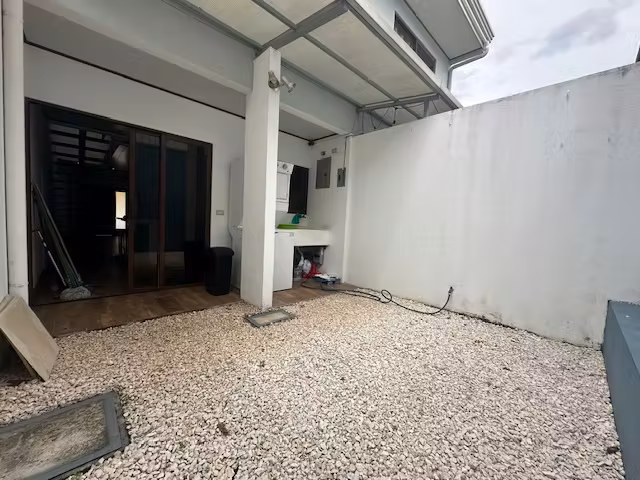Moderna Casa con Ubicación Excepcional en Santa Ana 