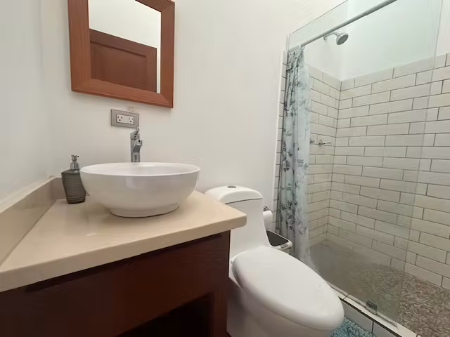 Moderna Casa con Ubicación Excepcional en Santa Ana 