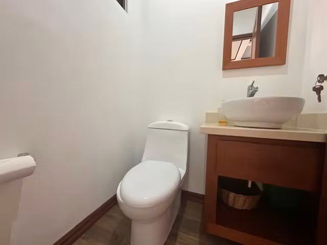 Moderna Casa con Ubicación Excepcional en Santa Ana 