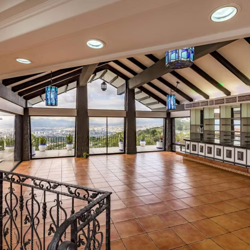 VENTA Mansión de Lujo en San Antonio de Escazú con Dos Residencias y Amenidades Resort  - Imagen 4