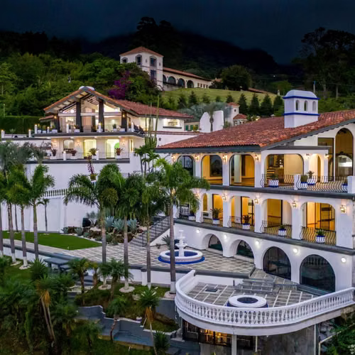 VENTA Mansión de Lujo en San Antonio de Escazú con Dos Residencias y Amenidades Resort  - Imagen 17