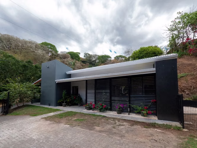 Casa en Venta 2 Habitaciones  Atenas | Comunidad Cerrada con Seguridad, Jacuzzi y Jardín | $275,000 - Imagen 12