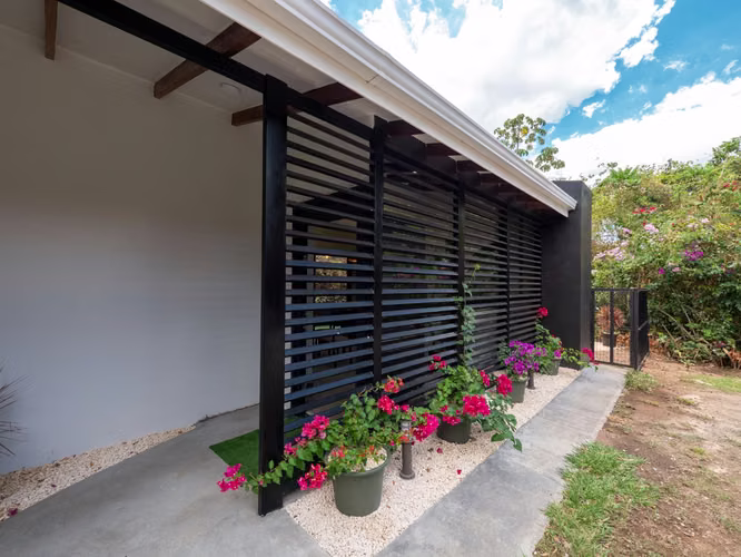Casa en Venta 2 Habitaciones  Atenas | Comunidad Cerrada con Seguridad, Jacuzzi y Jardín | $275,000 - Imagen 11