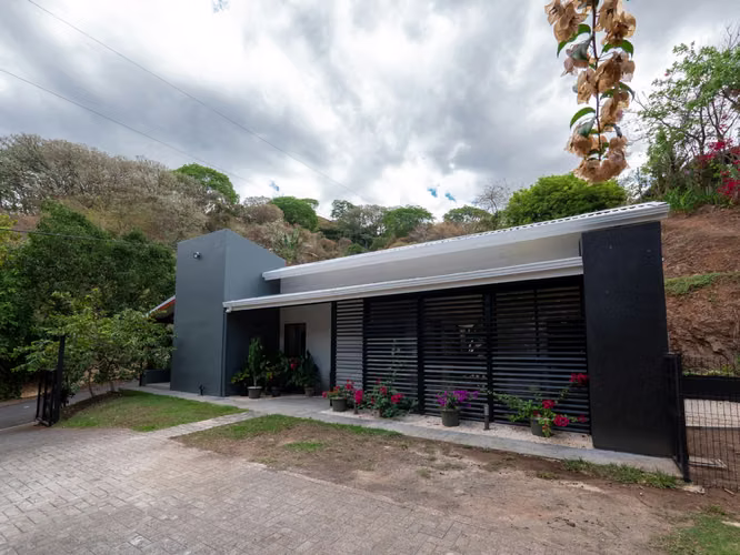 Casa en Venta 2 Habitaciones  Atenas | Comunidad Cerrada con Seguridad, Jacuzzi y Jardín | $275,000 - Imagen 13