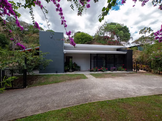 Casa en Venta 2 Habitaciones  Atenas | Comunidad Cerrada con Seguridad, Jacuzzi y Jardín | $275,000 - Imagen 15