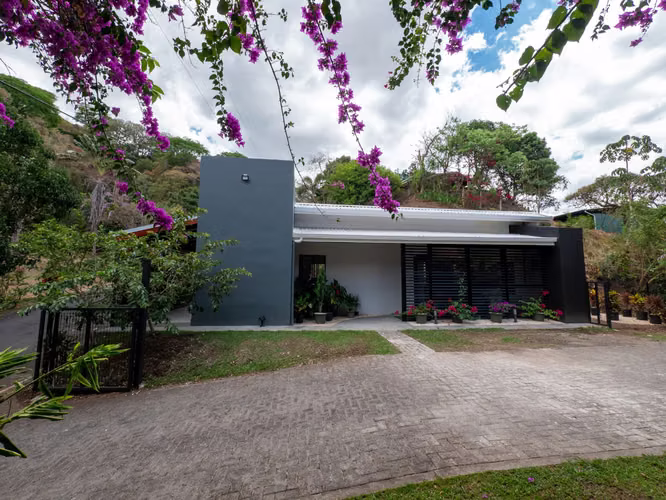 Casa en Venta 2 Habitaciones  Atenas | Comunidad Cerrada con Seguridad, Jacuzzi y Jardín | $275,000 - Imagen 14