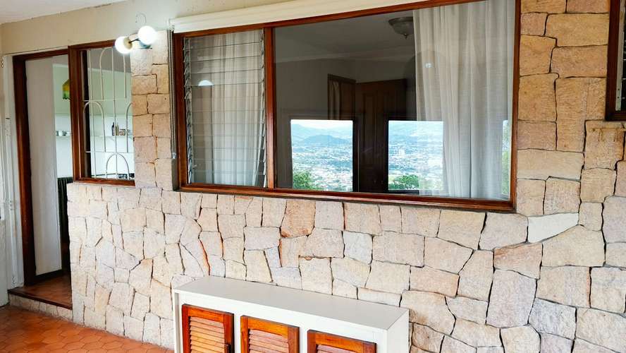 Apartamento en San Antonio de Escazu con vista al valle central