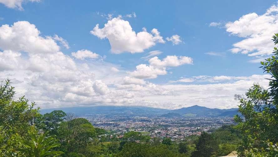 Apartamento en San Antonio de Escazu con vista al valle central