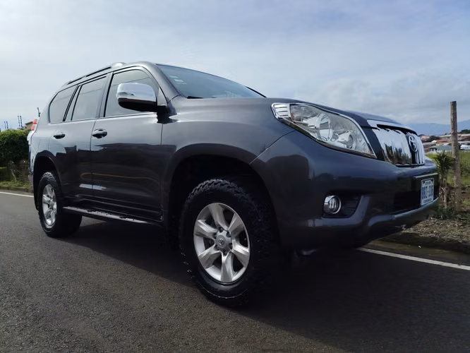 TOYOTA LAND CRUICER PRADO 