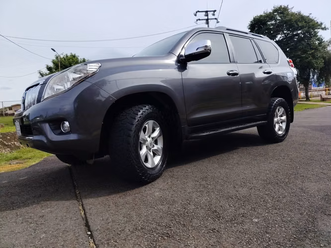 TOYOTA LAND CRUICER PRADO 