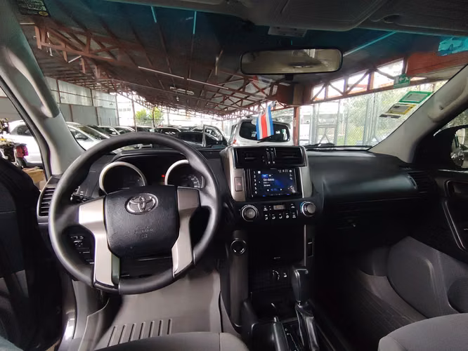 TOYOTA LAND CRUICER PRADO 