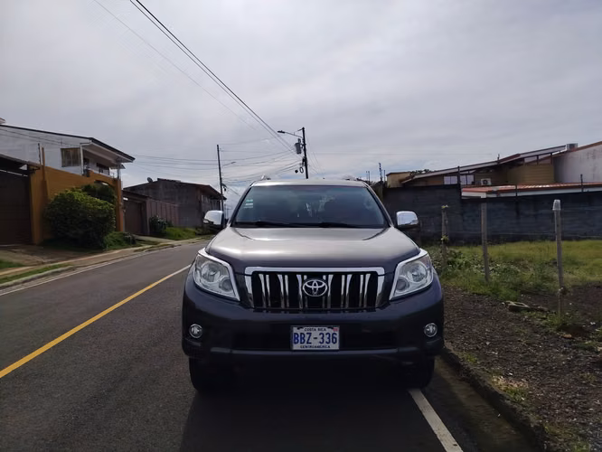 TOYOTA LAND CRUICER PRADO 