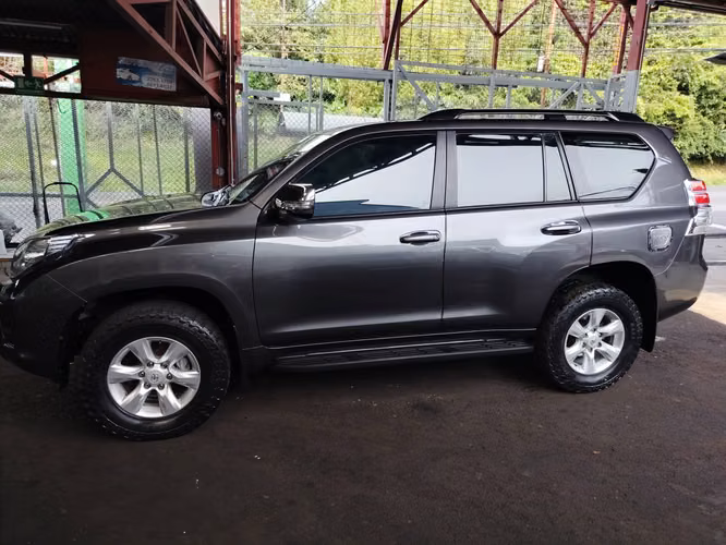 TOYOTA LAND CRUICER PRADO 