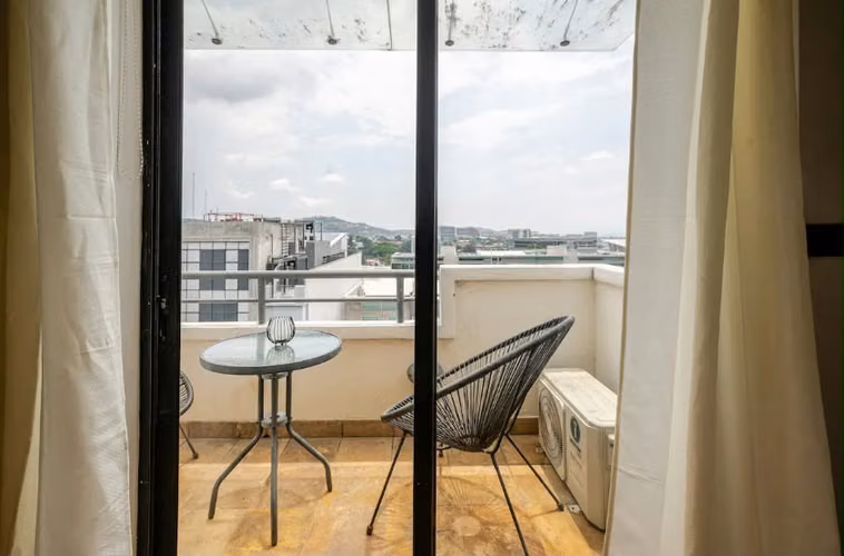 Moderno apartamento ubicado en Trejos Montealegre, Escazu.  - Imagen 4