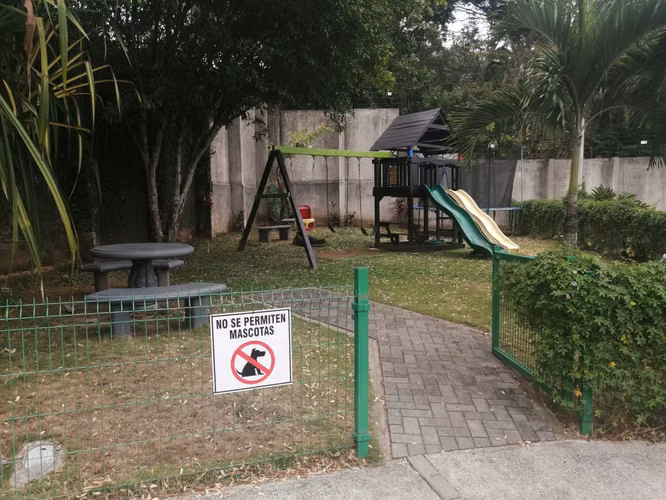 Se Alquila Bella Casa en Condominio en Ciudad Colon