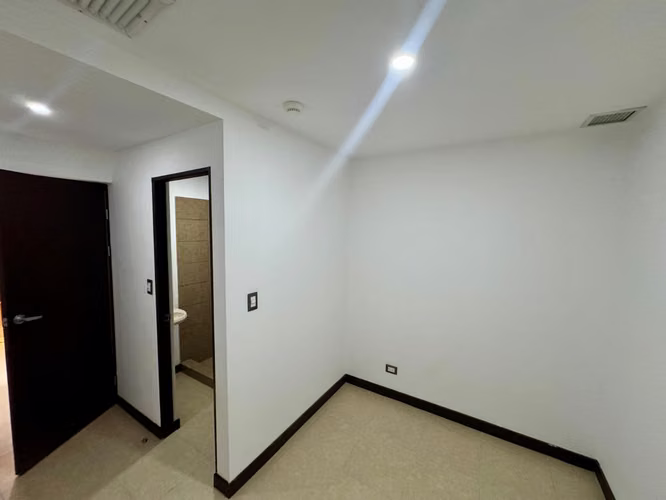  Alquiler Apto Lujo Los Laureles: 260m², 3 Hab/Baño, Gym y Pool | Escazú - Imagen 15