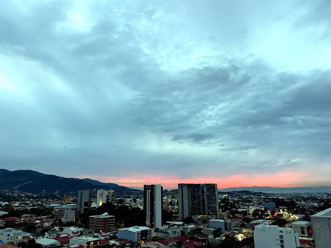 EXECUTIVE RESIDENCE AVAILABLE — ROHRMOSER, SAN JOSÉ.  - Imagen 13