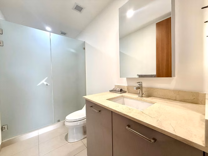Apartamento en venta en Distrito 4, Escazú – Alquilado, ideal para inversión