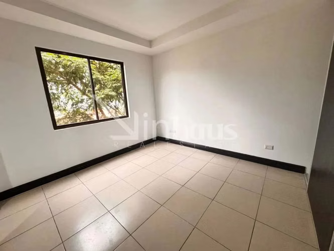  Amplio apto en alquiler en planta baja en Condominio Torres del Sol - Imagen 7