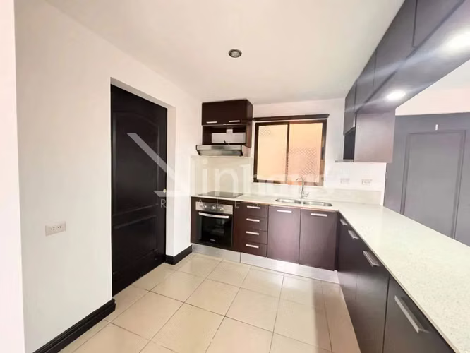  Amplio apto en alquiler en planta baja en Condominio Torres del Sol - Imagen 2