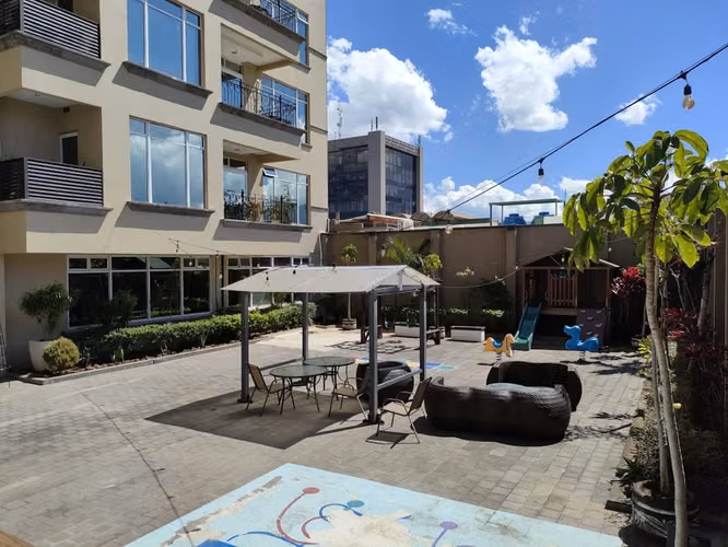 ALQUILER DE APARTAMENTO CON VISTAS EN CONDOMINIO - SABANA SUR