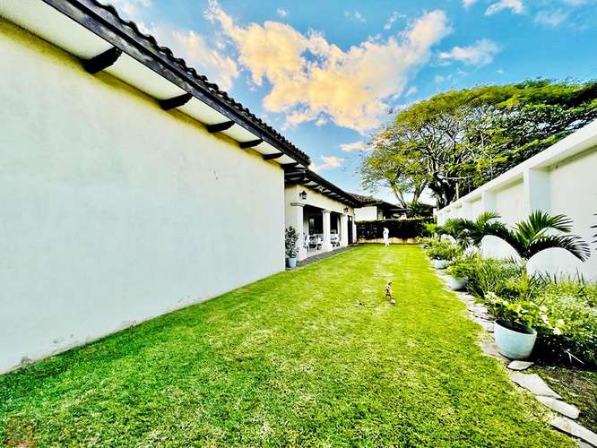 Casa de lujo de 1 nivel con 5Habs + Oficina | 780m² | Lindora Santa Ana - Imagen 10