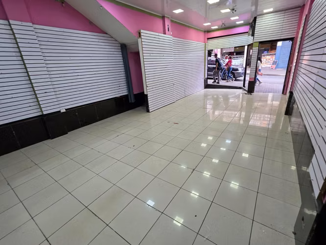 Alquiler de Local Comercial 150 metros Sur del BCR