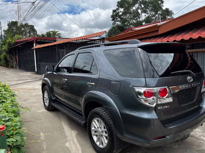 Toyota Fortuner 