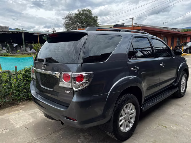 Toyota Fortuner 