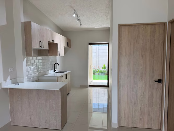 Alquilo Casa 1 piso en San Francisco, Heredia, Condominio Arbora. Para estrenary con acabados de alta gama - Imagen 2