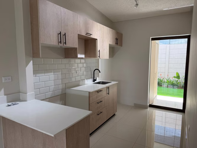 Alquilo Casa 1 piso en San Francisco, Heredia, Condominio Arbora. Para estrenary con acabados de alta gama - Imagen 3