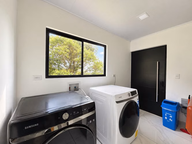Venta de Casa Contemporánea con amplio terreno - Imagen 12