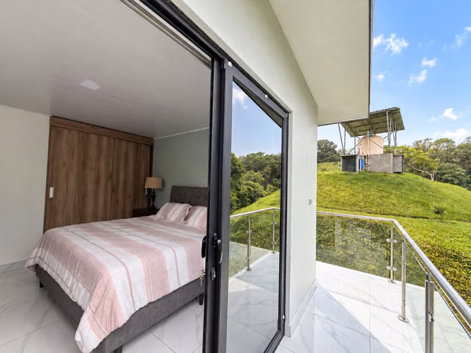 Venta de Casa Contemporánea con amplio terreno - Imagen 16