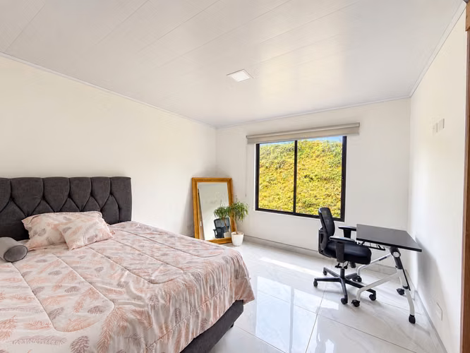 Venta de Casa Contemporánea con amplio terreno - Imagen 10