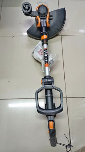 Orilladora moto guadaña podar cortar jardín zacate césped usada con cargador y batería cod1318 ASCH
