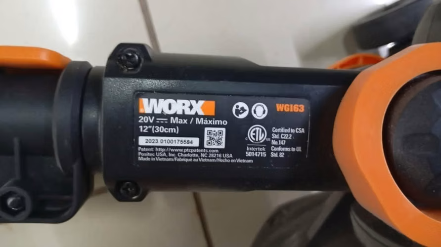 Orilladora moto guadaña podar cortar jardín zacate césped usada con cargador y batería cod1318 ASCH