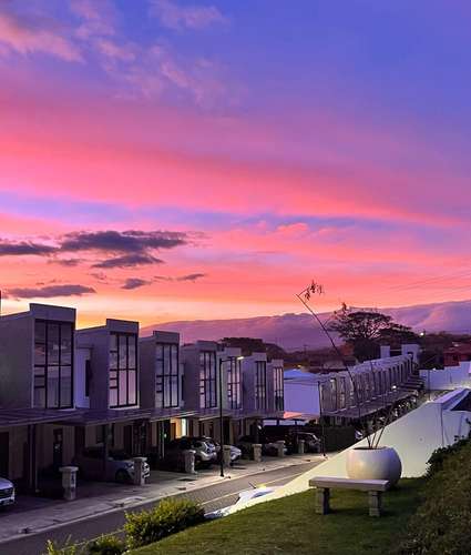 Venta de Oportunidad Casa en Condominio con acabados de lujo - Imagen 1