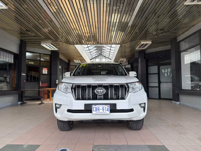 2024 Toyota Land Cruiser Prado. - Imagen 1