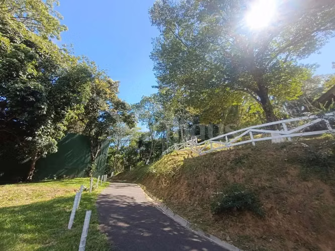 Venta de lote de uso mixto en excelente ubicación en Ciudad Colón  - Imagen 12