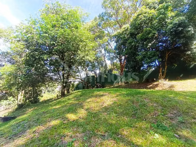 Venta de lote de uso mixto en excelente ubicación en Ciudad Colón 