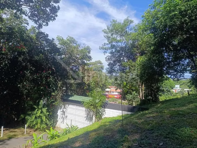 Venta de lote de uso mixto en excelente ubicación en Ciudad Colón  - Imagen 5