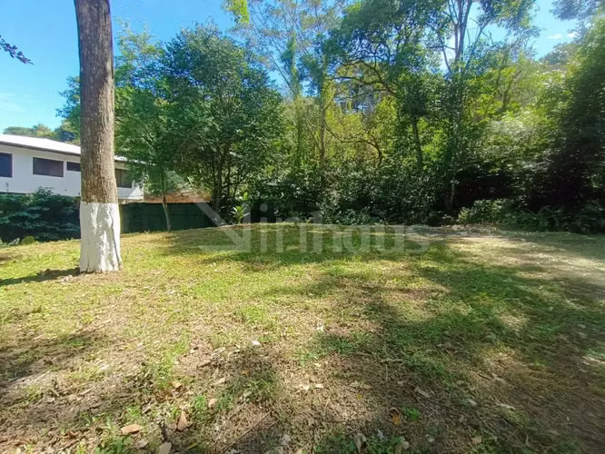Venta de lote de uso mixto en excelente ubicación en Ciudad Colón  - Imagen 2