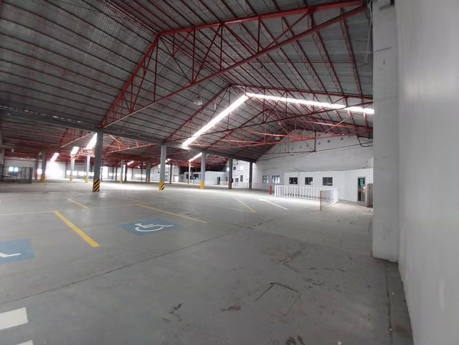BODEGA CON OFICINAS EN SAN PEDRO, SAN JOSÉ
