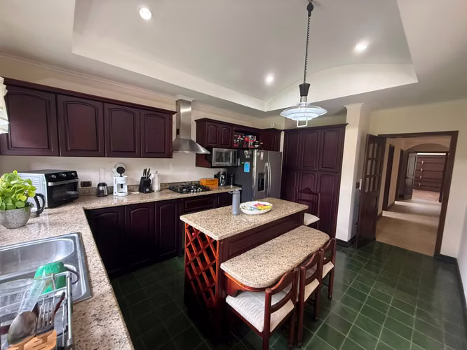 Casa en Venta en Santa Ana, Condominio, Hab principal 1era planta - Imagen 9