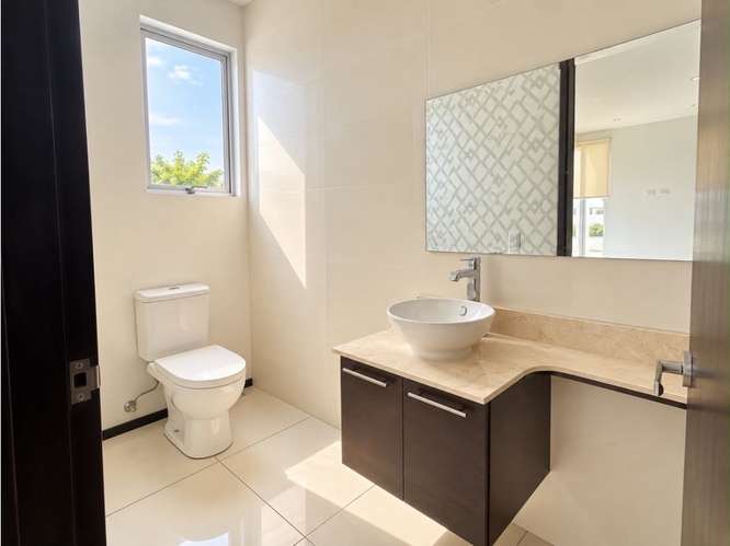 Venta amplio apartamento con azotea en Santa Ana
