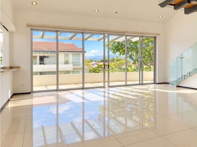 Venta amplio apartamento con azotea en Santa Ana