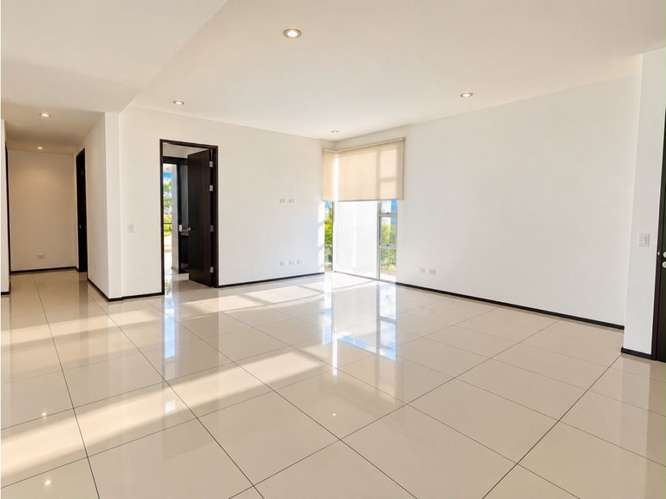 Venta amplio apartamento con azotea en Santa Ana